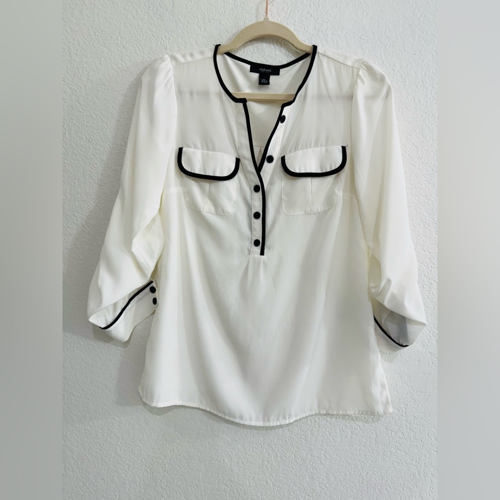 Alfani NWT White Blouse with Black Trim Size 4P